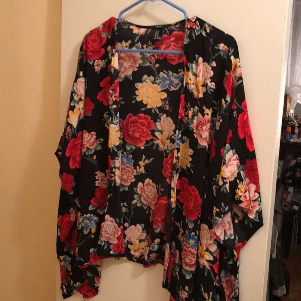 Black floral kimono
